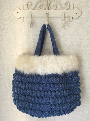 画像1: ファーつきモール糸のバッグ